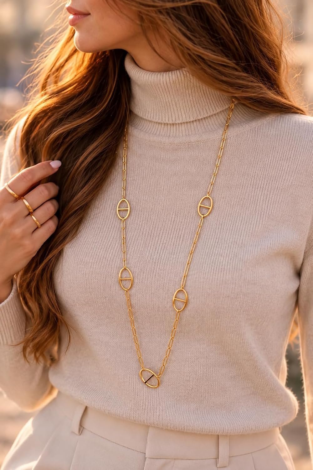 Sautoir maille marine : le collier long doré tendance et comment le porter