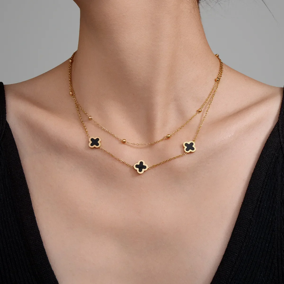 Collier trèfle : le bijou porte-bonheur en nacre, or ou couleur (guide complet)