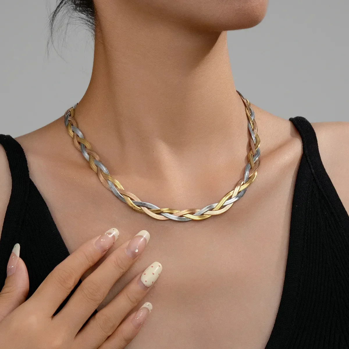 Quel collier femme choisir ? Ras de cou, sautoir, collier en Y : notre guide