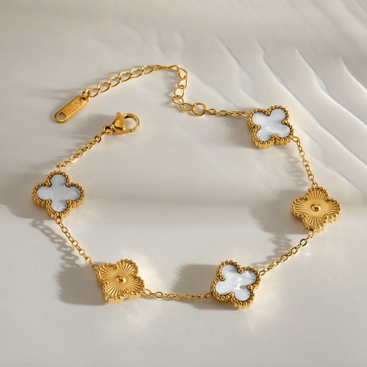 Bracelet Trèfle Blanc Chaîne Dorée