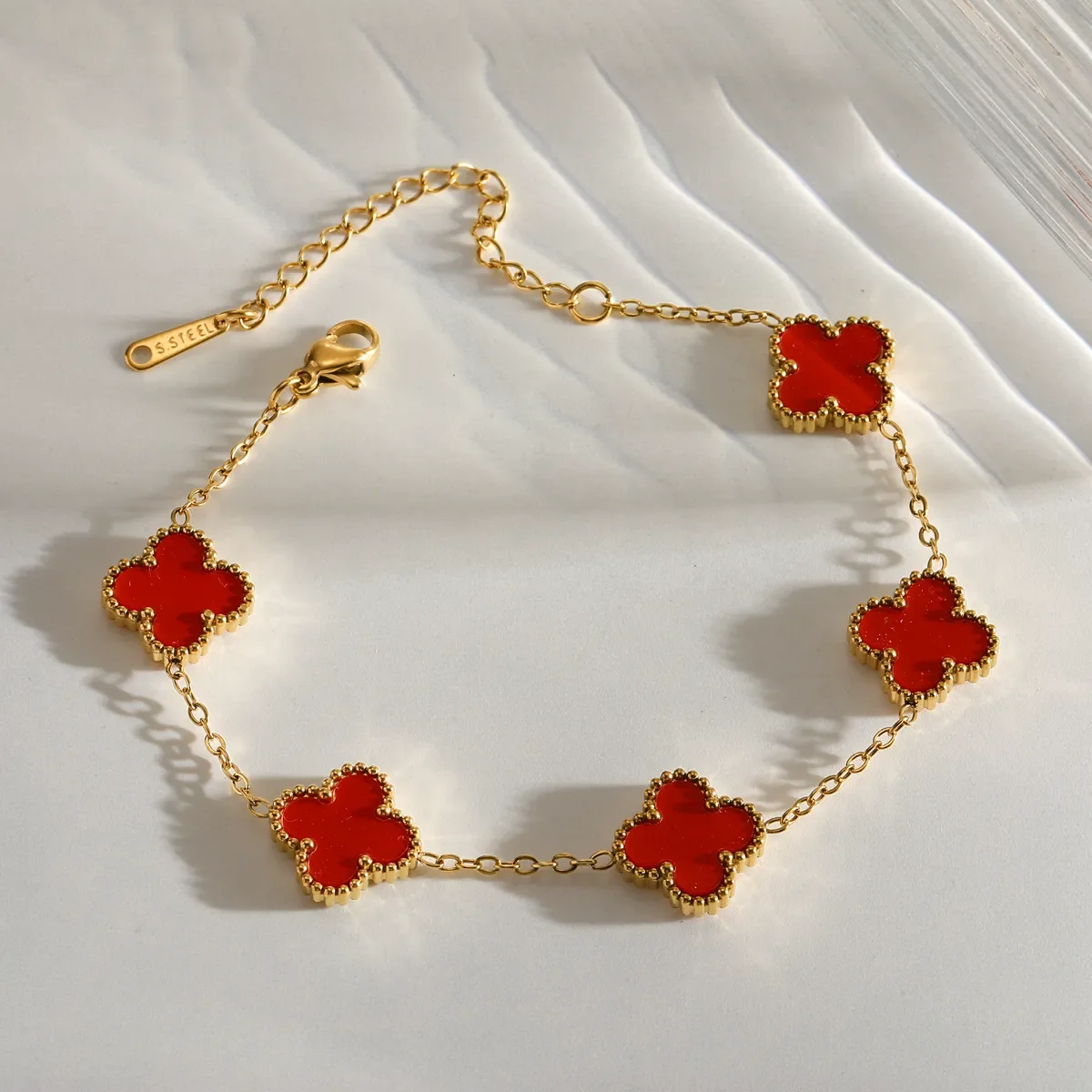 Bracelet Trèfle Rouge Doré