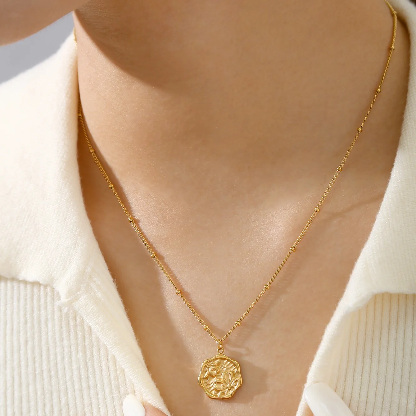 Collier pendentif élégant en acier inoxydable plaqué or 18K