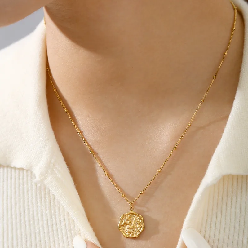 Collier Médaillon Floral Disque Rond