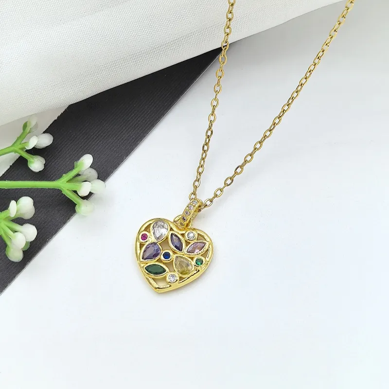 Collier cœur en acier inoxydable avec incrustation turquoise