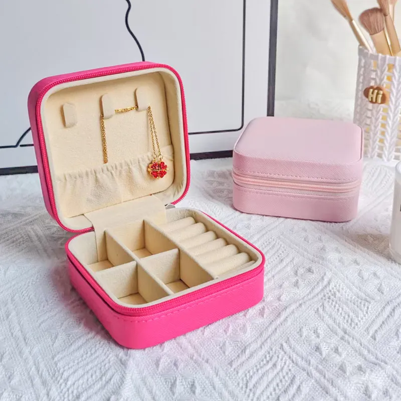Coffret de rangement bijoux en faux cuir avec bordure