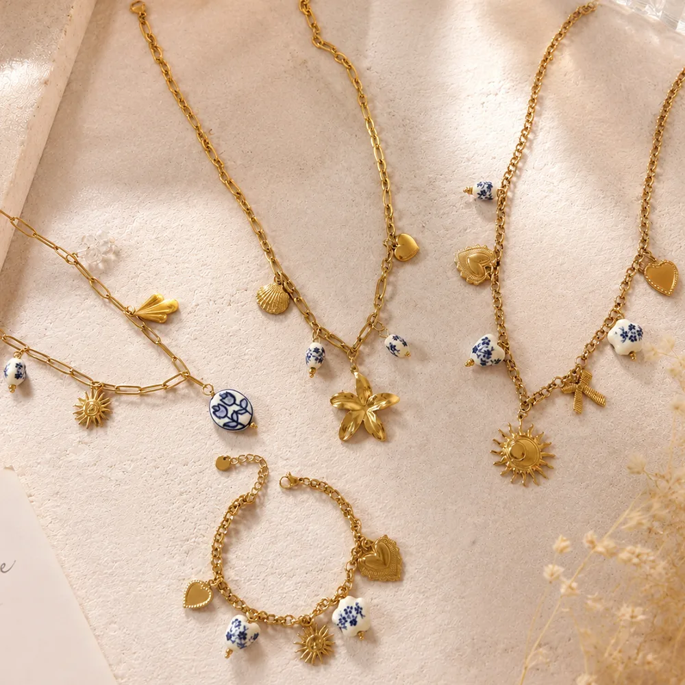 Collier motif fleurs en acier inoxydable plaqué or véritable 18 carats