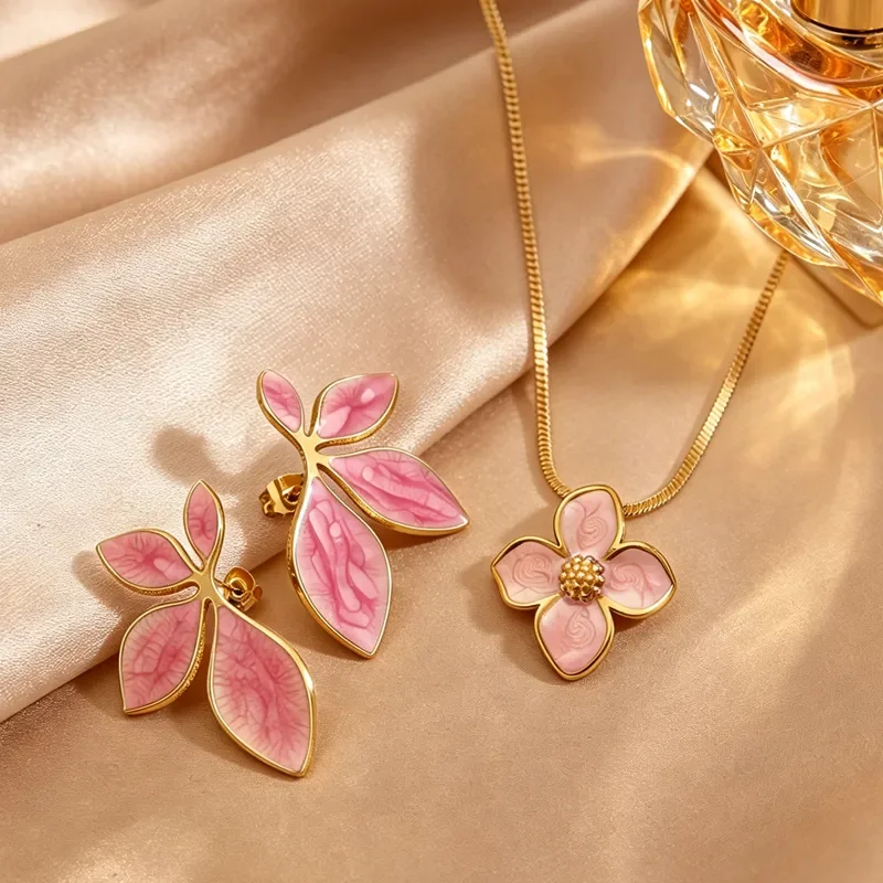 Ensemble Boucles d'Oreilles et Collier Fleur Rose