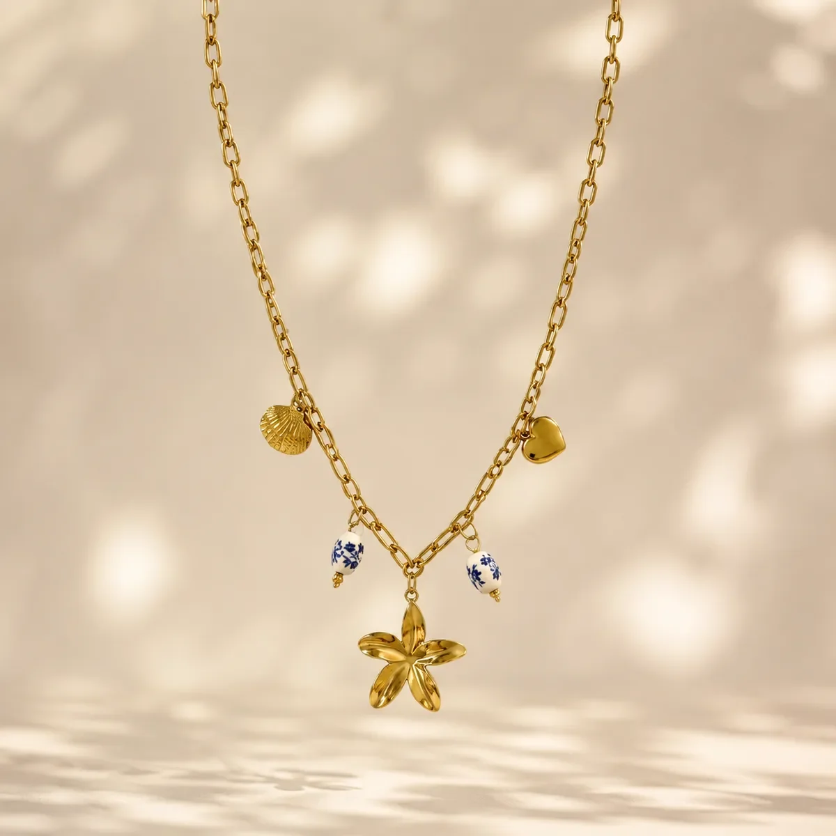Collier Breloques Étoile de Mer Coquillage et Fleurs