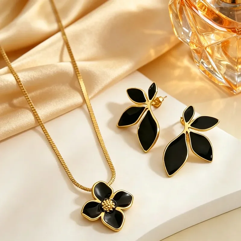 Ensemble Boucles d'Oreilles et Collier Fleur Noir