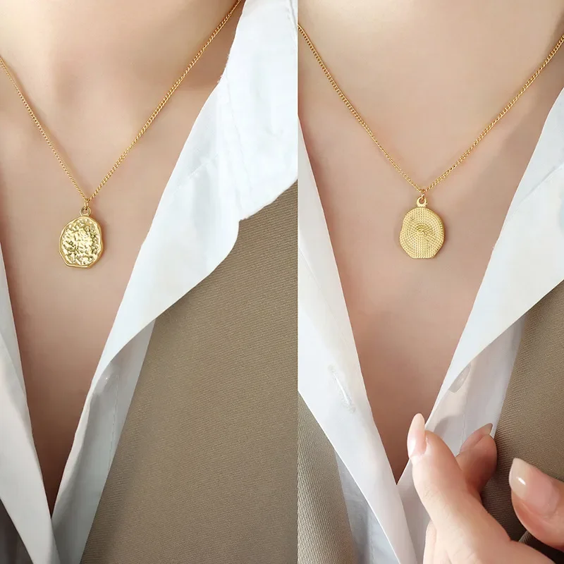 Collier Médaillon Ovale Martelé Plaqué Or 18 Carats